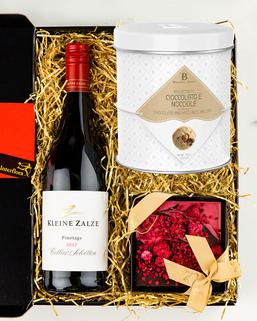 Kleine Zalze Pinotage Cellar red wine, dark chocolate and gourmet cookies