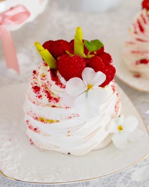 Pavlova cake (4 pcs in a box)