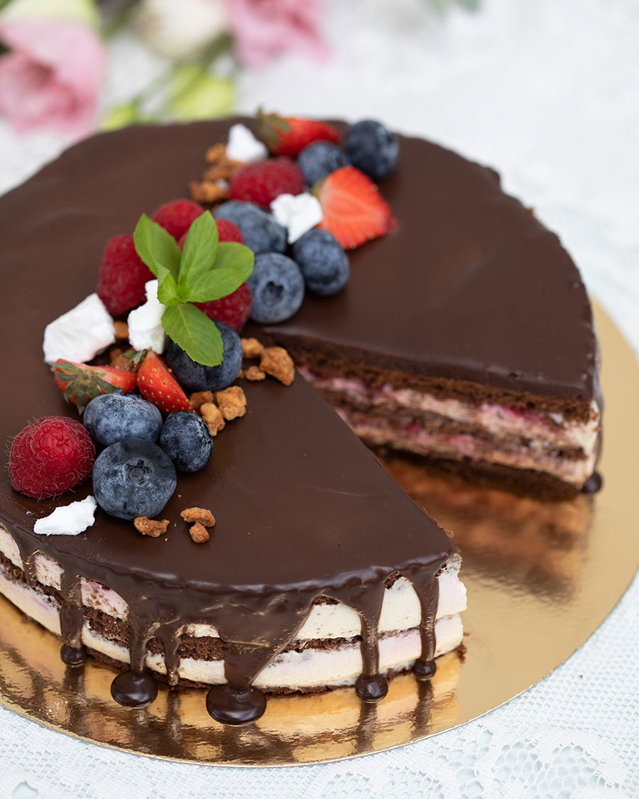 Шоколадно-малиновый торт