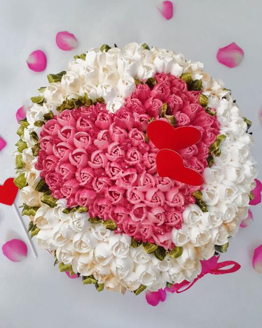 Valentina meringue cake
