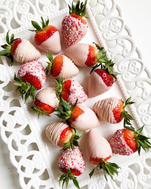 Light Choco Chanel – Strawberries in light chcolate