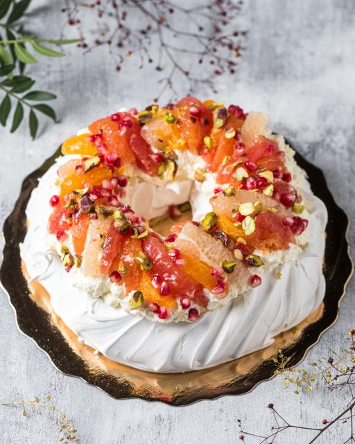 Pavlova with citrus