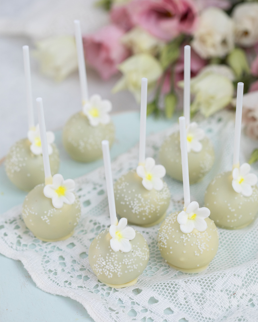 Chocolate-orange flavored cake pops