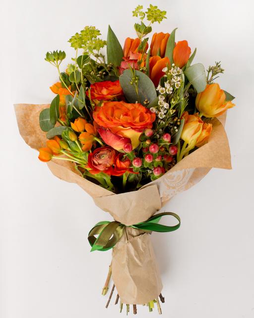 Delicious beauty – small posy